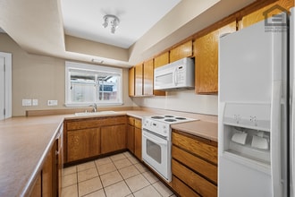 Building Photo - 1533 W Hazelwood St