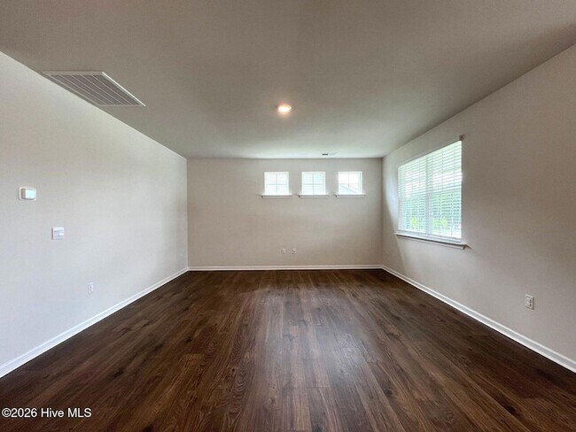 Building Photo - 512 Ragapple Ln