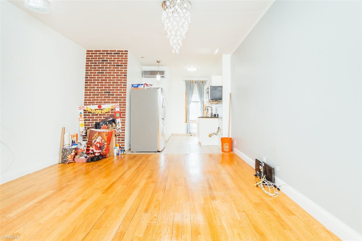 Primary Photo - 154 Knickerbocker Ave