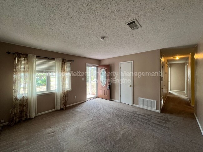 Building Photo - 3227 Fresno Ave