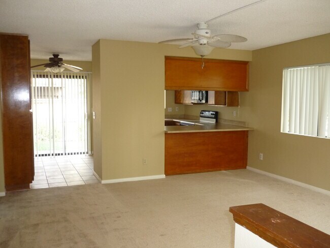 Foto del edificio - Secluded Corner Unit Condo!
