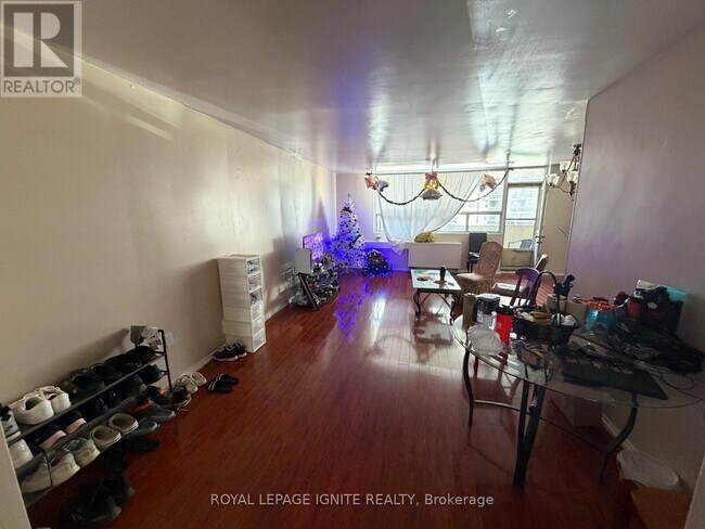 Photo du bâtiment - 3420 Eglinton Ave E