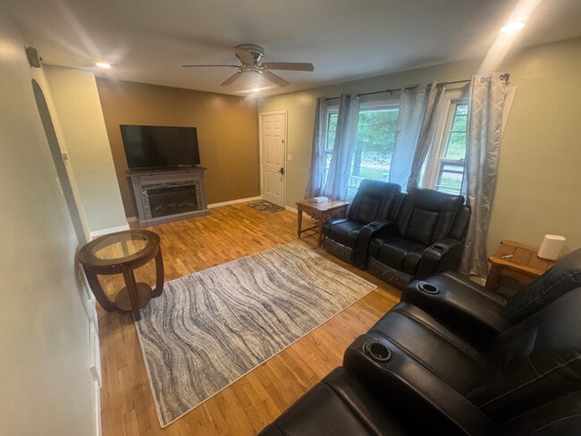 Building Photo - 10436 Gast Rd