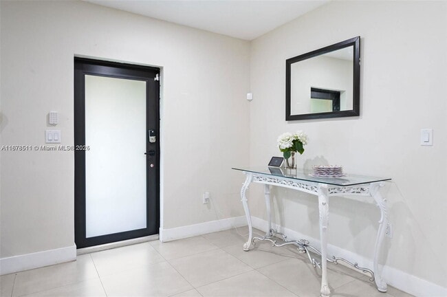 Foto del edificio - 840 NE 143rd St