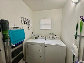 Building Photo - 636 E Gilchrist Ct