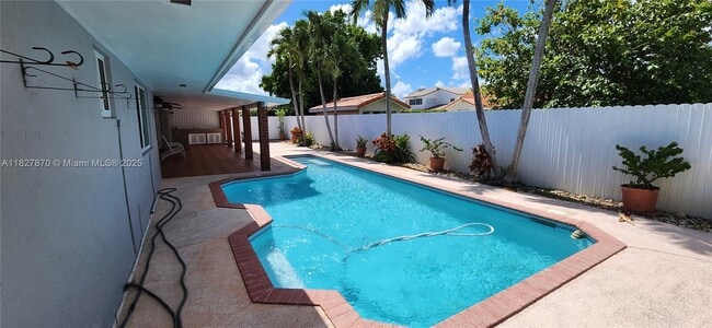 Foto del edificio - 14260 SW 37th St