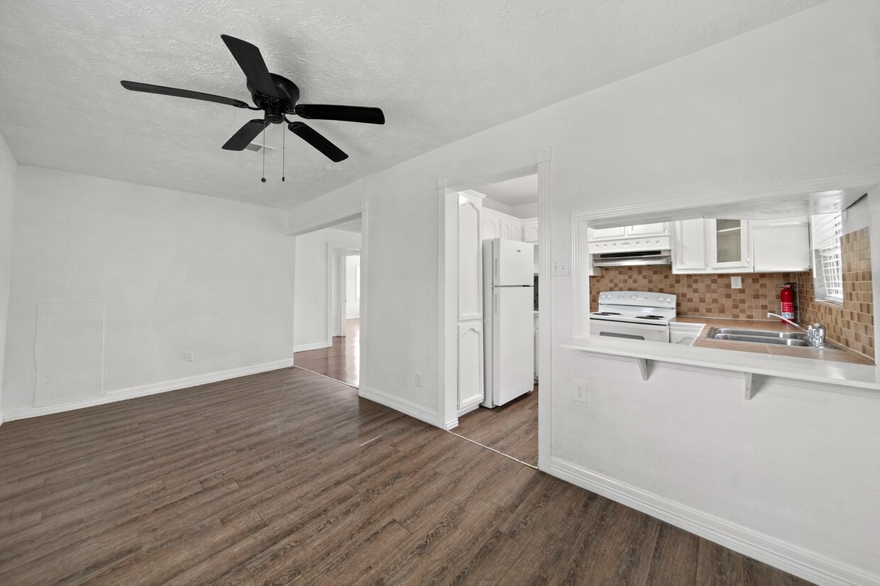 Primary Photo - 606 W 7th St