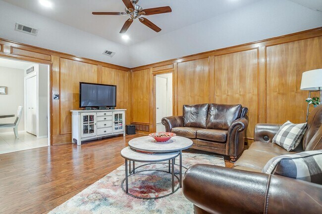 Foto del edificio - 4121 Spring Meadow Ln