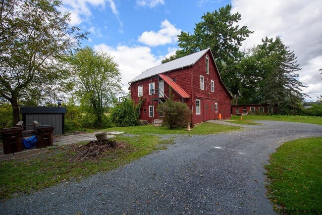 Building Photo - 963 Rte 9W