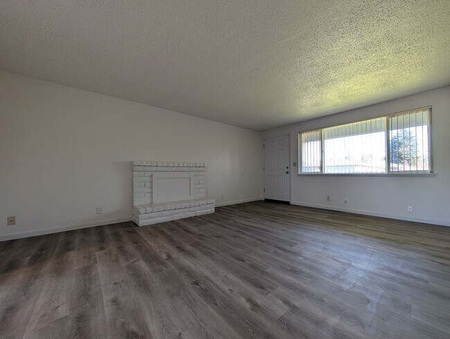 Foto del edificio - Cozy 2-Bedroom, 1-Bath Duplex in Springfield!