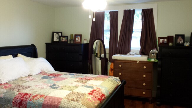 Master Bedroom - 506 Beirne Ave NE