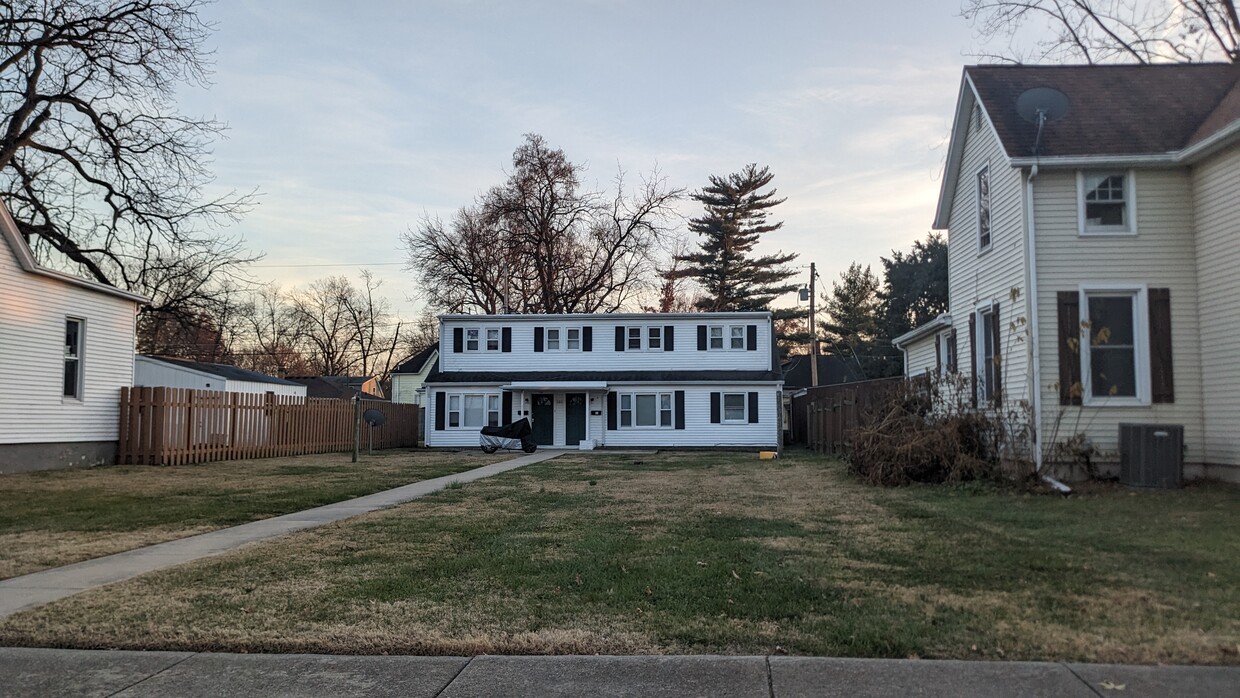 Foto principal - 303 E Adams St