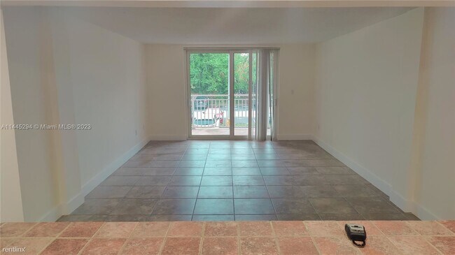 Foto del edificio - 3 br, 2 bath Condo - Coral Gate East Condo