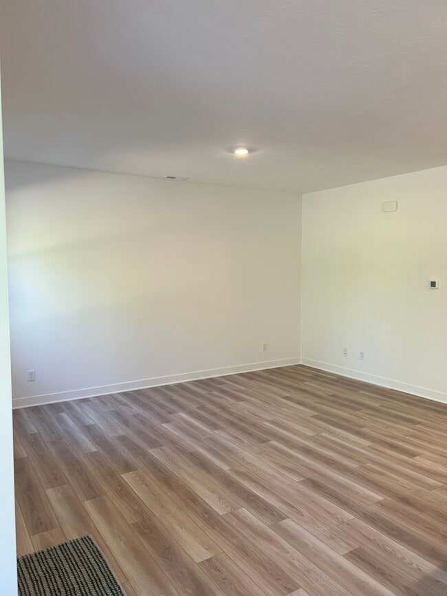 Building Photo - 1752 Trinity Ln