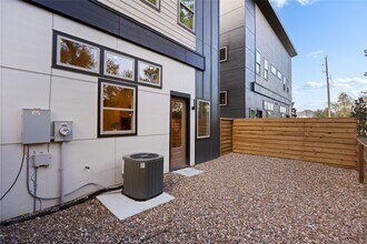 Building Photo - 13918 Bee Flower Ln