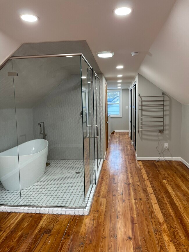 master bath - 52 S Algonquin Ave