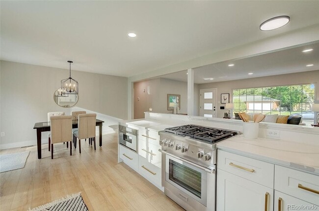 Foto del edificio - 5 Bedroom 3 Bathroom in Denver's Southmoor...