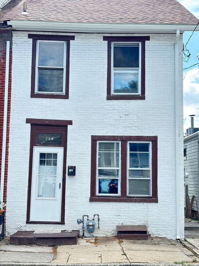 Foto del edificio - 2 BR Home Available in Catasauqua, PA