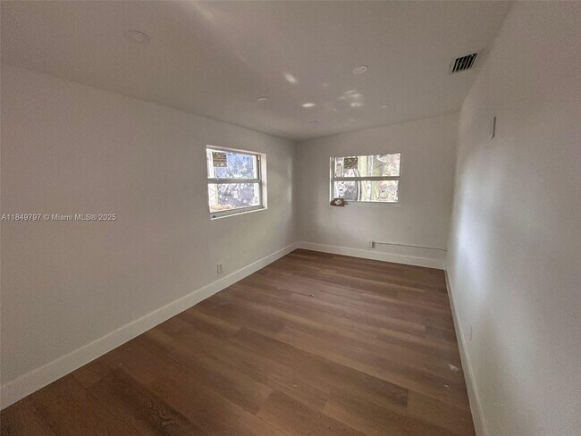 Foto del edificio - 181 NW 44th St