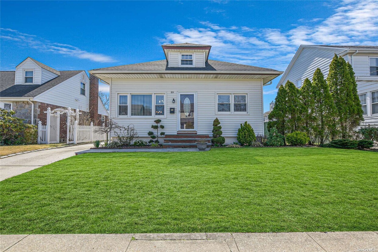 89 Fairfield Ave, Mineola, NY 11501 House Rental in Mineola, NY