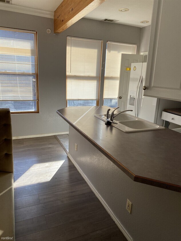 Foto del edificio - 2 br, 2 bath Condo - 4600 Gaston Avenue 7