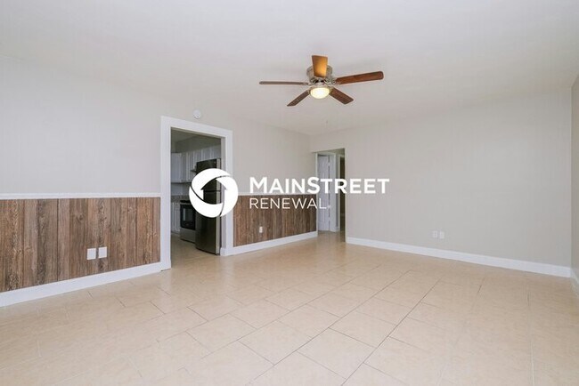 Foto del edificio - 4 Bedroom Pet-Friendly Home in Spring Hill, FL with Main Street Renewal