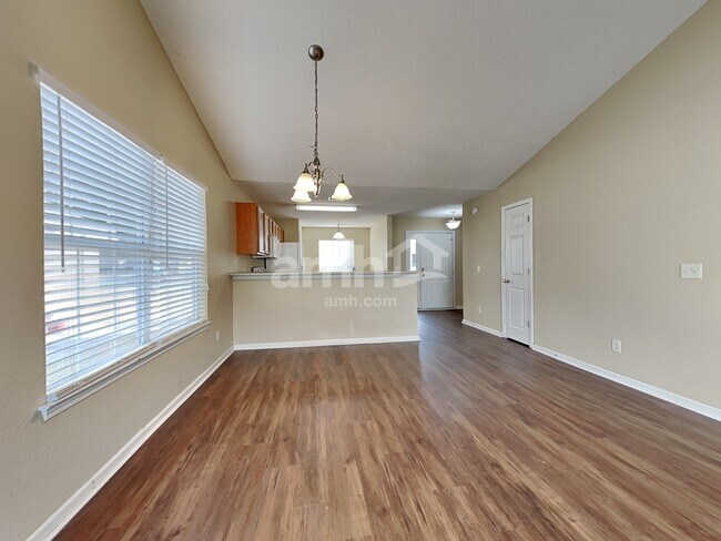 Foto del edificio - 64 Cordage Cir