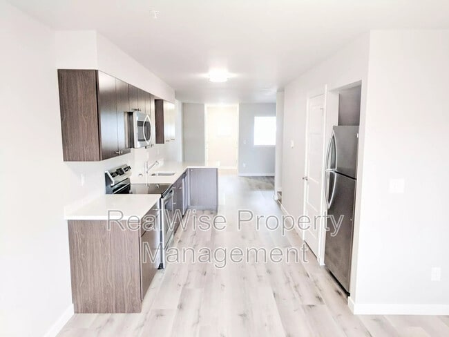 Building Photo - 8300 SE Flavel St