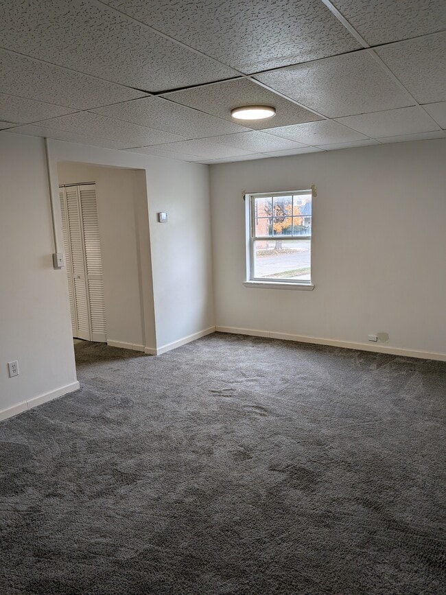 Building Photo - 65 E Stevens St