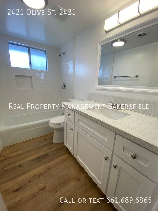 Building Photo - 2421 Olive St- FIRST MONTHS RENT FREE!