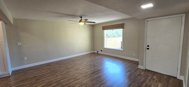 Foto del edificio - 751 Vía Los Santos