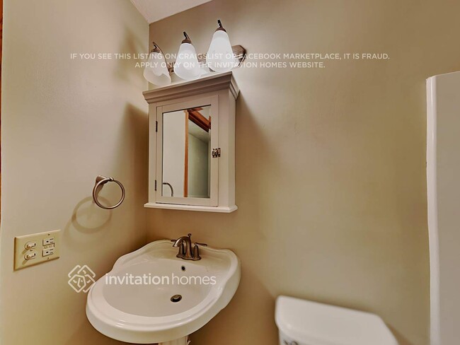 Building Photo - 17477 Java Ct N