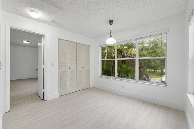 Building Photo - 417 Vista Isles Dr