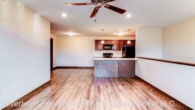 Foto del edificio - 596-598 N Hillcrest Pkwy