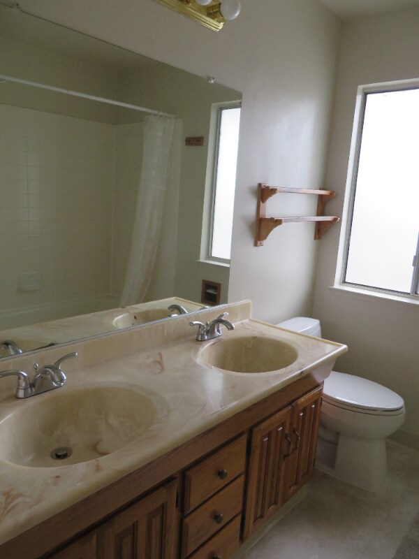 Building Photo - 1921 Rock St