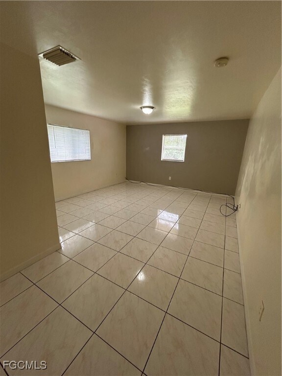 Foto del edificio - 245 Meadow Rd