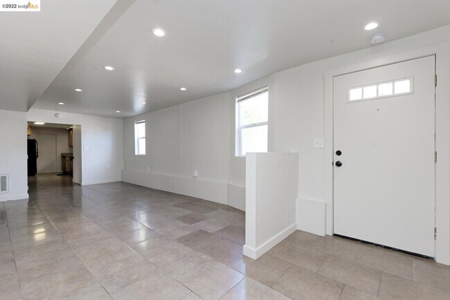 Building Photo - 1037 Peralta St