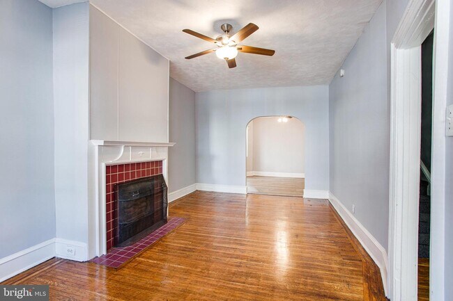 Building Photo - 4920 Locust St