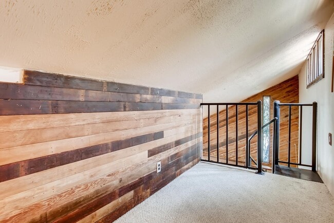 Building Photo - 1525 Crestmore Pl