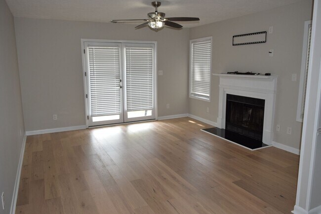 Foto del edificio - 668 Bartons Landing Pl
