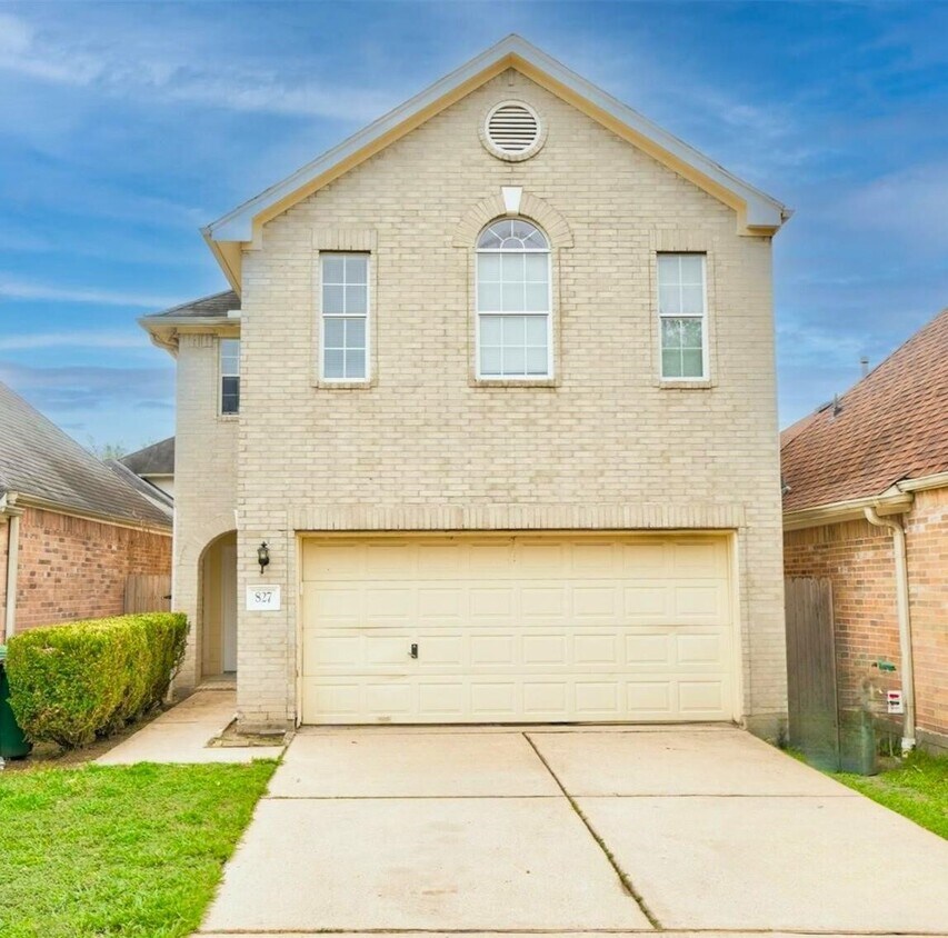 Foto principal - 827 Forest Ivy Ln