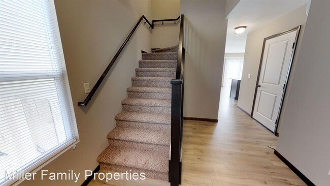 Building Photo - 4 br, 3.5 bath House - 8790 Harry St.