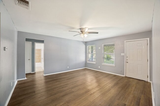 Building Photo - CHARMING HOME IN LOMA TERRACE