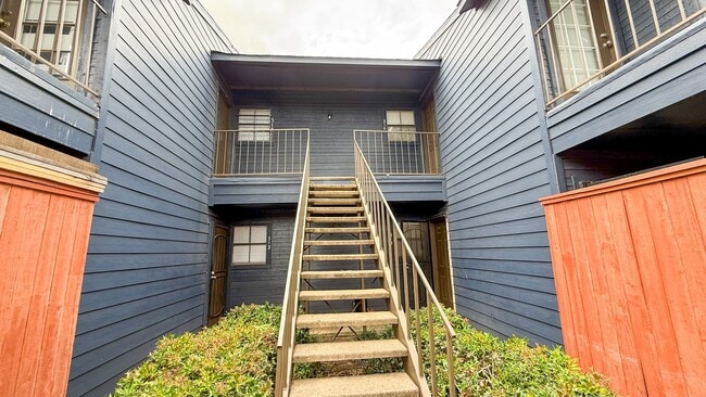 Building Photo - 13480 S Thorntree Dr