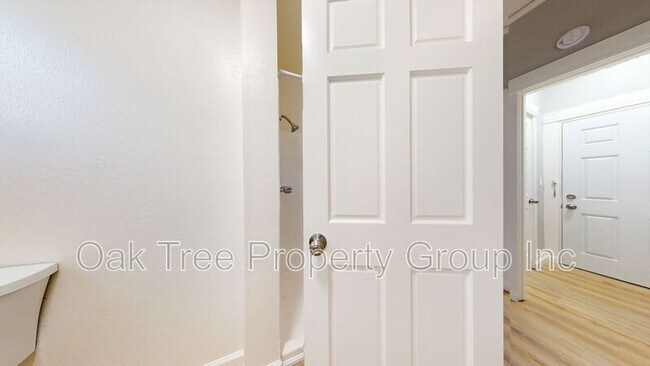 Foto del edificio - 144 Grand Ave