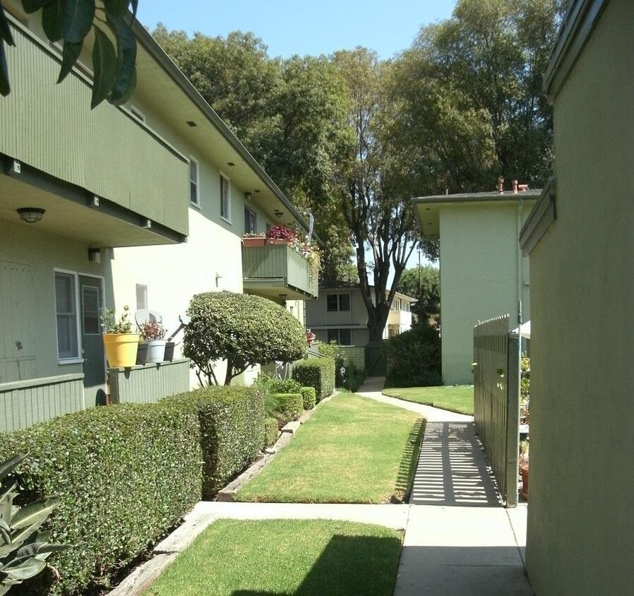 Building Photo - 5282 E Las Lomas St