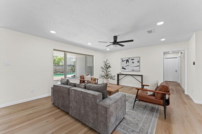 Building Photo - 2914 Riata Ln