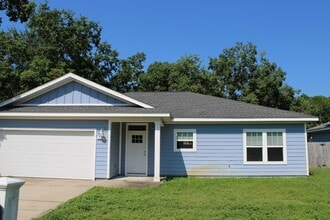 Building Photo - 2219 Wind Trace Rd N