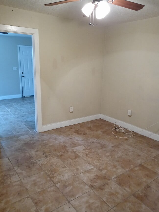 Building Photo - 1614 Urquhart St