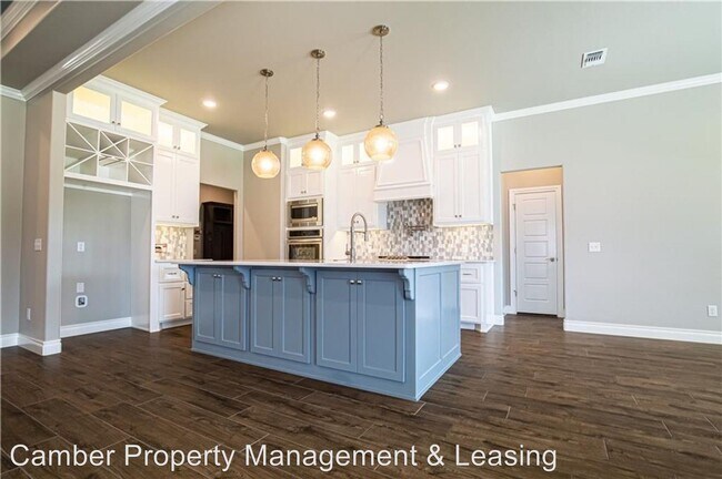 Foto del edificio - 5 br, 3.5 bath House - 2808 Hamden Ave